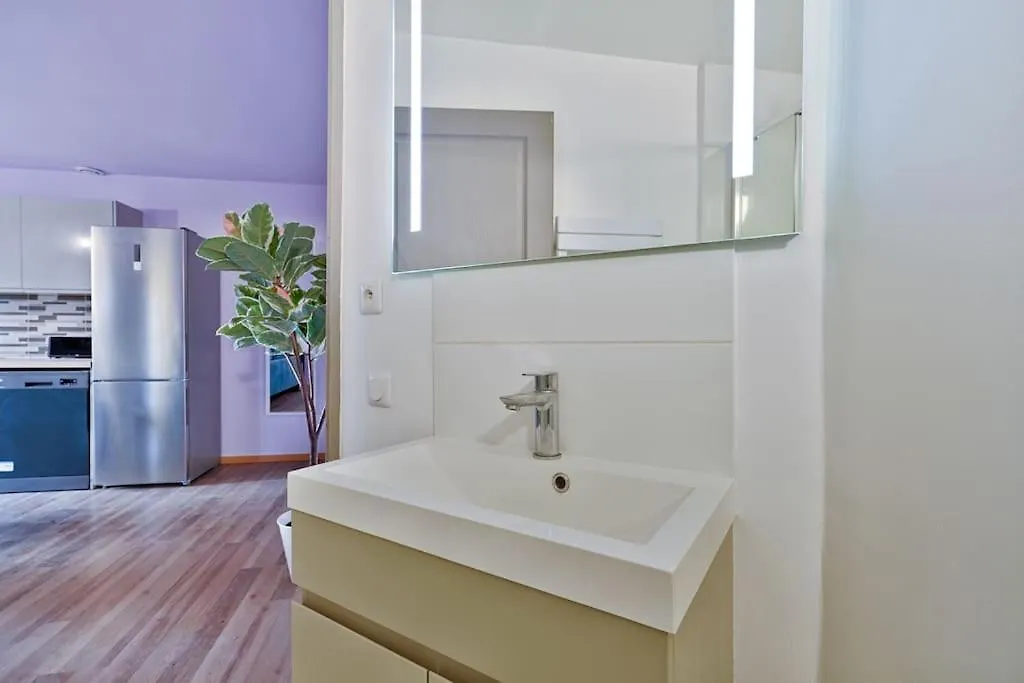 Purple House Apartment Vigneux-sur-Seine 0*,  France